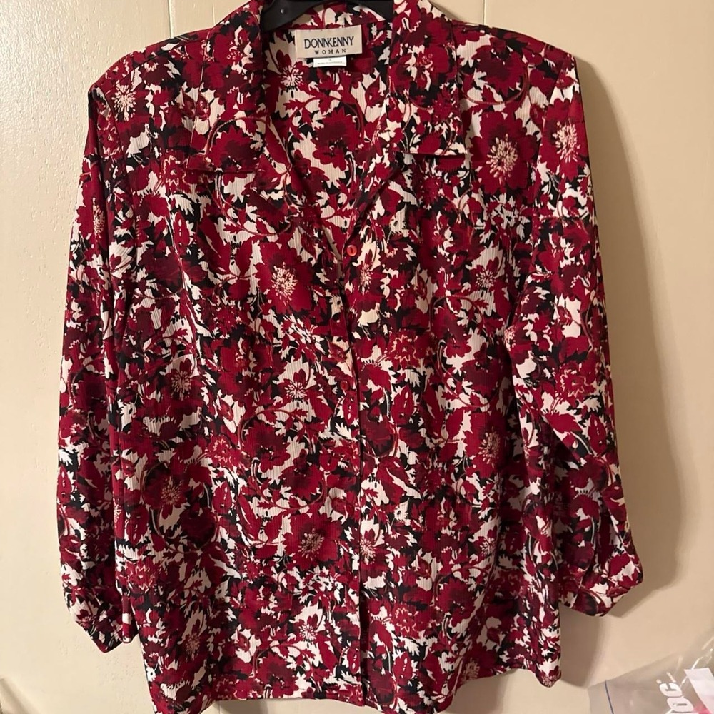 Donkenny Women's Red Floral Blouse Vintage Gold Accent